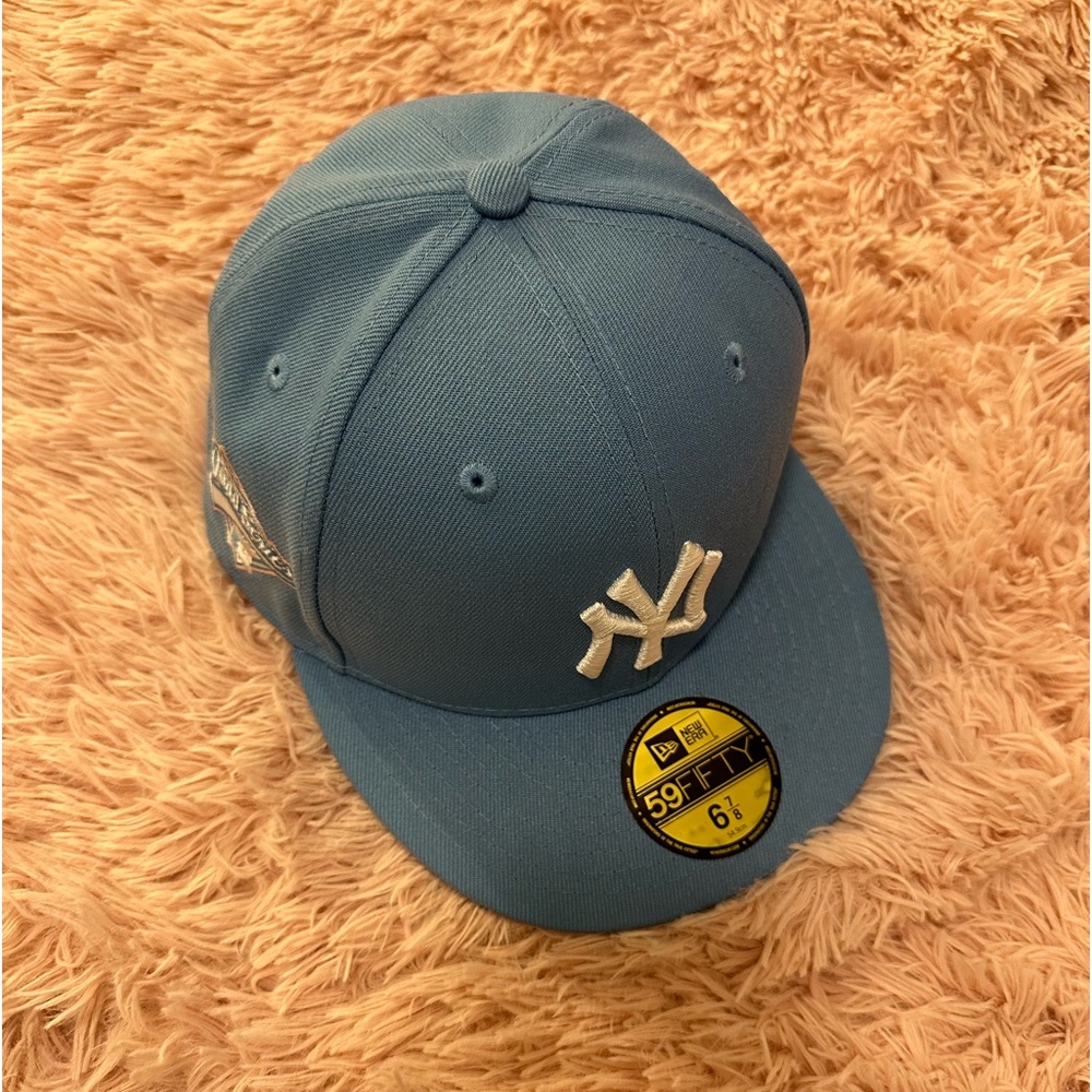 - Fitted hat